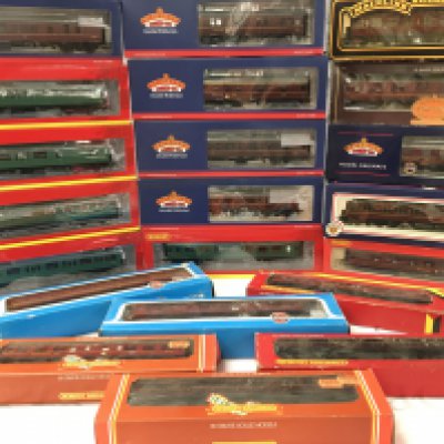 A Collection Of Boxed 00 Gauge Coaches including Hornby. Bachmann. Mainline And Airfix.