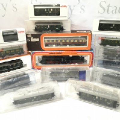 A Collection Of 2 X H0 Locomotives And Coaches. Including Roco.Lima And Marklin.