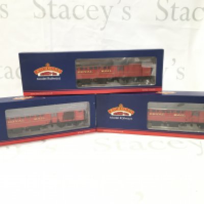 3 Boxed Bachmann 00 Gauge Royal Mail Coaches.