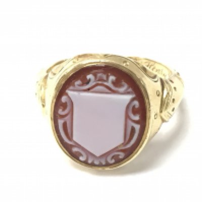 A gents 18ct gold carnelian carved ring. 7.71g and size P Postage A
