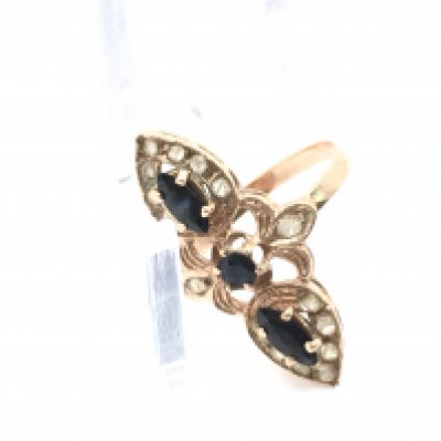 A Victorian style ring. Size K and 2.40g