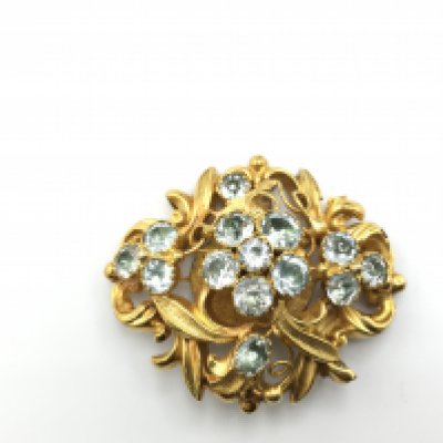 A yellow metal vintage brooch set with gems. Postage B