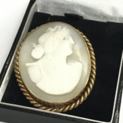 A vintage cameo brooch. Postage category A