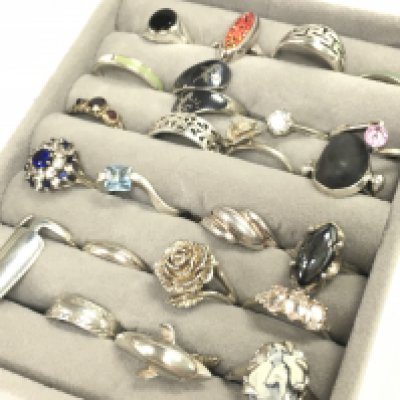 A tray of 23 silver rings. Postage category A