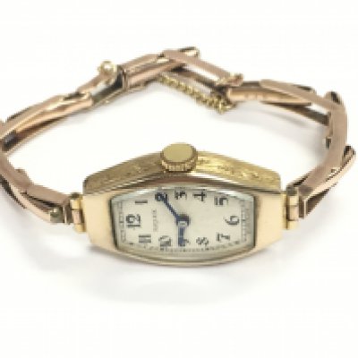 A 9ct gold cased ladies Rolex watch from circa 1940s. Winds and runs. 12.93g total.