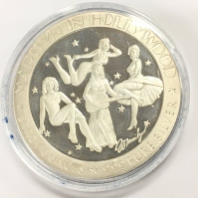 A 5oz silver Marilyn Monroe round with case.Postage B