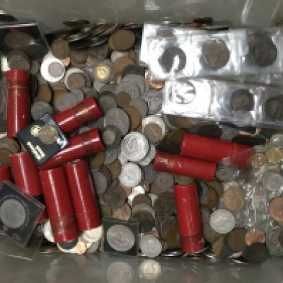 A large collection of approximately 30kg of British coinage including pennys, Shillings, Half Crowns etc