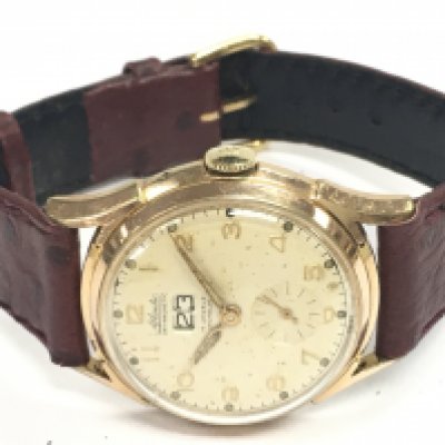 A vintage Atlantic date Mens wristwatch. Postage cat A