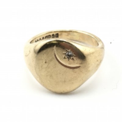 A 9ct gold gents ring 8.86g and size Q Postage A