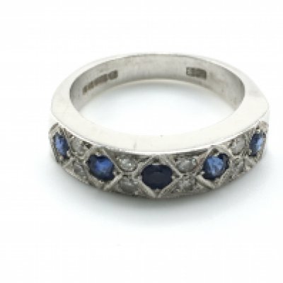 WITHDRAWN - An 18carat white gold ring set with blue sapphire and chip diamonds weight 7g ring size N.