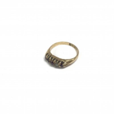 A 18ct gold Ruby and diamond set ring. Approx 3.27 grams.