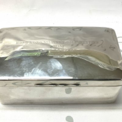 A heavy hallmarked silver cigarette box, marks for Birmingham 1912, William Neale & Son Ltd. 17.5cm x 9.5cm x 7cm. (B)