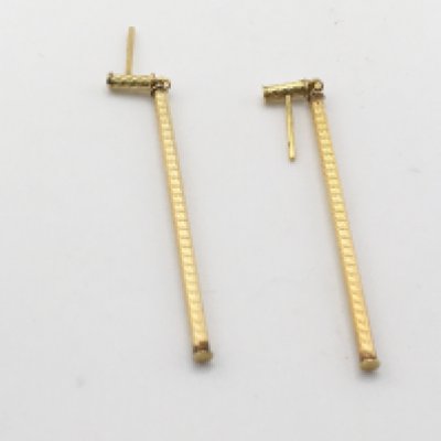 A pair of modern design 9carat gold drop earnings weight 1.5g approximately.