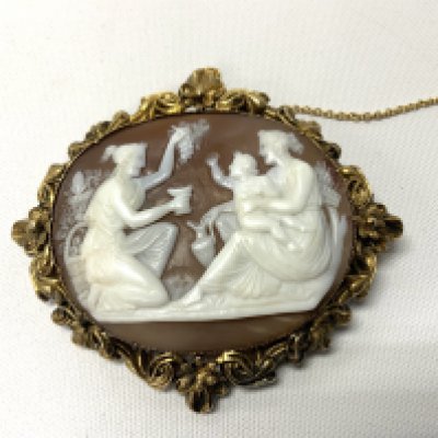 An Victorian carved shell cameo brooch with yellow metal brooch mount.