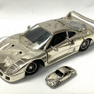 A Medusa Oro sterling silver model of a Ferrari F40, 18cm x 7.5cm x 5cm together with a miniature MO Porsche 911 (B)