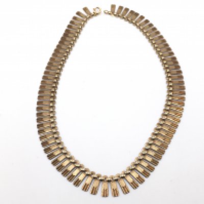 A 9ct gold necklace. 38cm long and 17.95g. Postage B