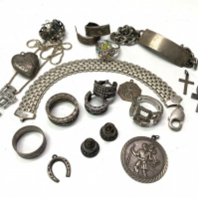 A mixed collection of sterling silver jewellery. (A).