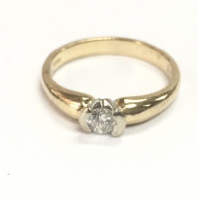 A 9ct gold ring set with moissanite. Size M and 2.64g Postage A