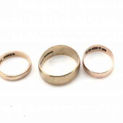 Three 9ct gold bands. 8.46g total.