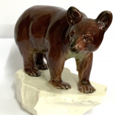 A Royal Vienna pottery figure of a brown bear, 17cm. (D)