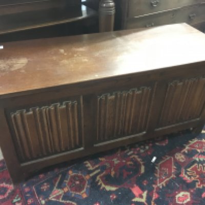 An oak lined trunk with hinged top. Approx 114cmx44cm. NO RESERVE