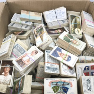 A large amount of Wills cigarette cards, in excess of 1000 Postage B