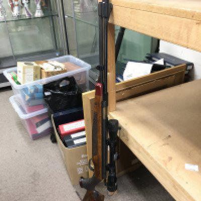 A Weihrauch Hull Cartridge HW 77k air rifle with a Leslie Hewett 4x32 scope ,calibre .177/4.5mm . made in Germany. Serial number 1182617