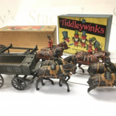 Britains toys horse and carriages , boxed Lindops boxwood chessmen. Postage category B NO RESERVE