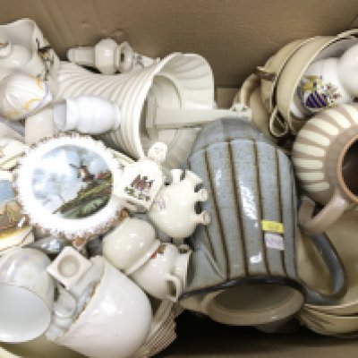 A box containing various ceramic items including Denby and royal Doulton etc Postage D