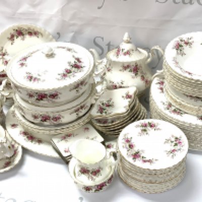 A Royal Albert Lavender rose tea and dinner service, approximately 67 pieces. (D)