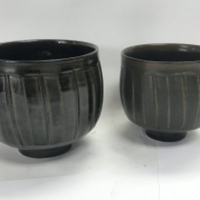 A collection of pottery including David and John Leach Bowls with varying glazing height 10 cm to 7 cm (5)