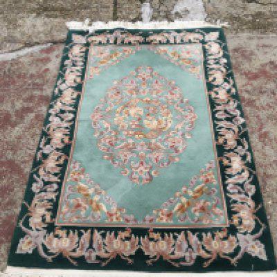 A Chinese Rug with fighting cock design, dimensions 188x124cm. NO RESERVE