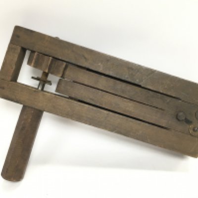 An original WW2 1940 dated air raid / gas rattle, marking shows board arrow. Made by M.Bros. From the estate of a WW1/2 collector. Postage category C