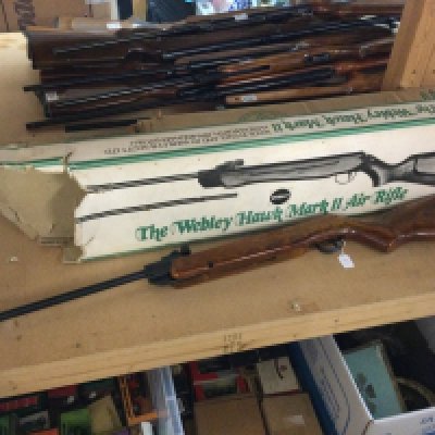 A Boxed Webley Hawk II 0.177 calibre air rifle. This lot cannot be posted