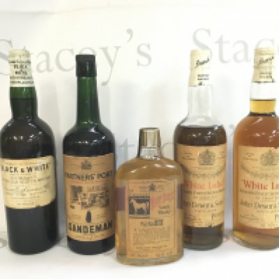 A collection of vintage whiskeys including Buchanans Black & White, Partners Port Sandeman, White Horse scotch, White Label Dewar. Mixed levels. This lot cannot be posted
