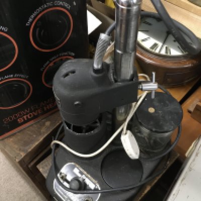 A L&R Mastermatic watch cleaning machine, this lot cannot be posted
