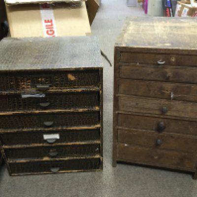 A collection of watch crystals and watch parts. This lot cannot be posted