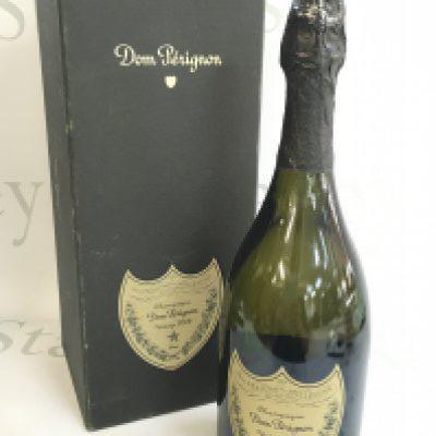 A boxed bottle of Dom Perigon vintage 2008. This lot cannot be posted