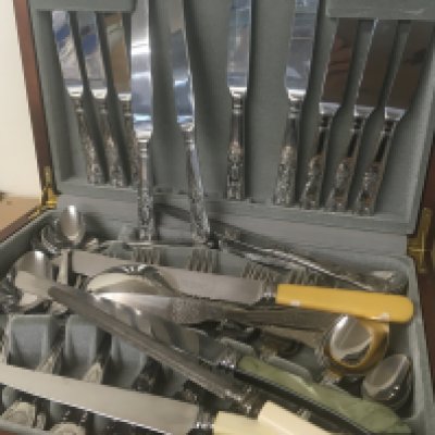 A canteen containing various cutlery.