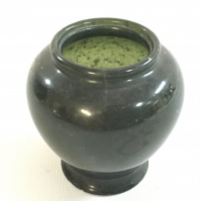 A Chinese miniature Spinach jade vase, 6cm tall this lot cannot be posted. Small chip on the base.