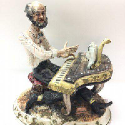 A Capodimonte Pianist figure, 30cm tall. This lot cannot be posted. NO RESERVE