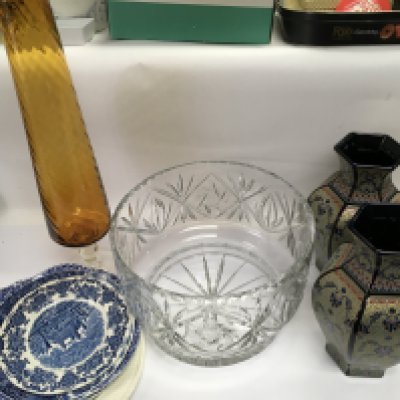 A large crystal bowl,, coloured glass vase, a pair of vases and some blue and white plates. Shipping category D. NO RESERVE