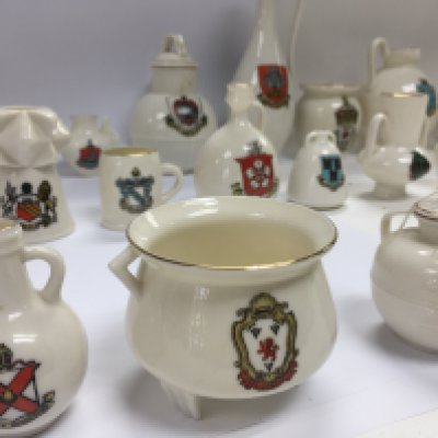 A collection of 38 items of WH Goss ware with various crests and model shapes. NO RESERVE