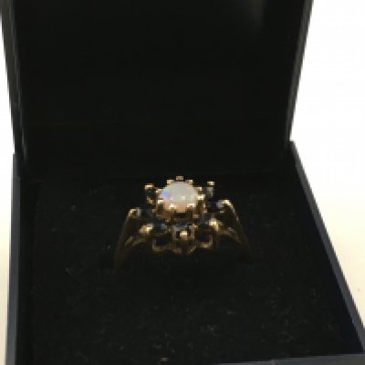A 9 carat opal garnet ring. 3.1g. Size P. Postage category A