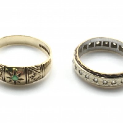 9 carat rings, 5.2g total weight. Postage category A