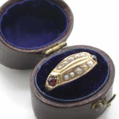An early 20th century Garnet and Seed pearl 15ct (625) ring. 1.8g. Size M. Postage category a