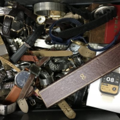 A large collection of watches including mechanical and quartz, many in working order. Watches including Accurist, Rotary, Lorus, Tissot, Casio etc.