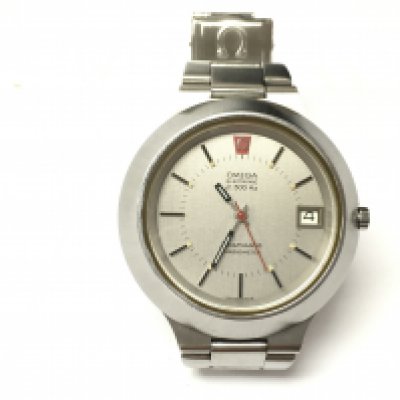 An Omega Electronic F 300 Hz Seamaster wrist watch. Silver dial and steel case and strap. In very good condition with clean glass and fully running. Comes with an aftermarket watch travel case. Postage B