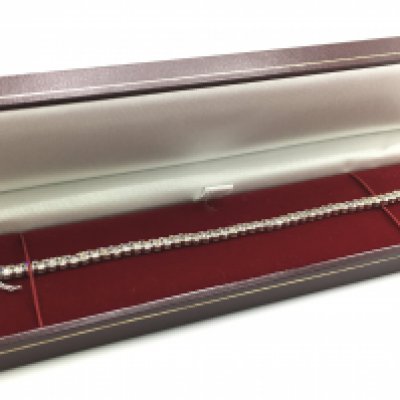 A certificated platinum line bracelet claw-set with RBC diamonds, with double safety catch, boxed. Diamonds 6.21ct. Cert no WGI9624149159