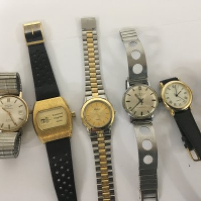 A Gents Rotary Automatic Vintage Commodore 21 Jewel watch in possibly a 9carat gold case. Seen working.A Vintage Lucerne Digital Swiss watch Vintage manual wind Kienzle watch seen working and other watches.